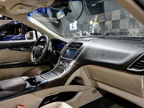 Used 2019 Lincoln Nautilus Reserve image 15