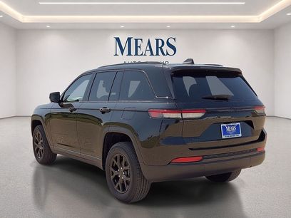 Used 2025 Jeep Grand Cherokee Altitude
