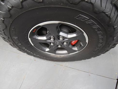 Used 2023 Jeep Gladiator Rubicon w/ Cold Weather Group image 9