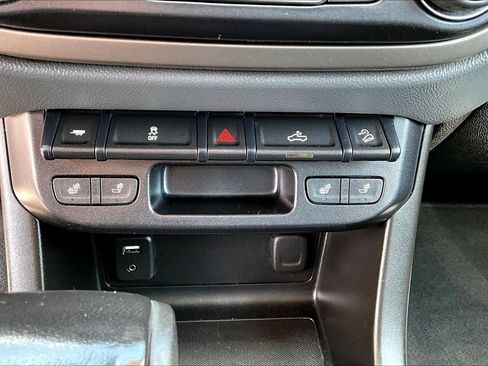 Used 2017 Chevrolet Colorado Z71 AWD/4WD image 38
