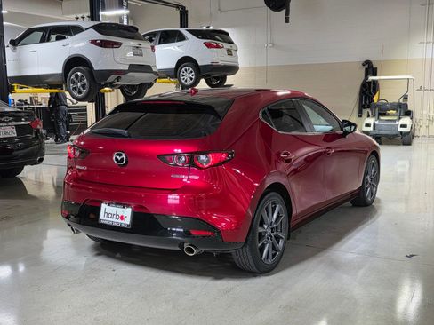 Used 2020 MAZDA MAZDA3 Hatchback w/ Preferred Package image 7