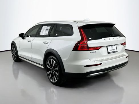 New 2026 Volvo V60 B5 Cross Country Ultra w/ Protection Package Premier image 7