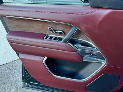 Used 2023 Land Rover Range Rover SE image 13