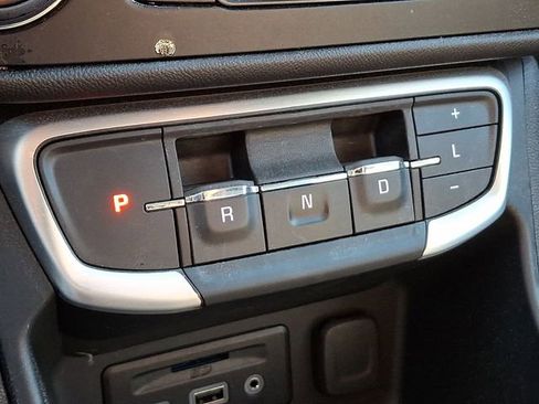 Used 2024 GMC Terrain SLT image 19