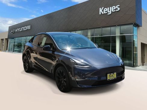 Used 2024 Tesla Model Y Long Range AWD/4WD image 3