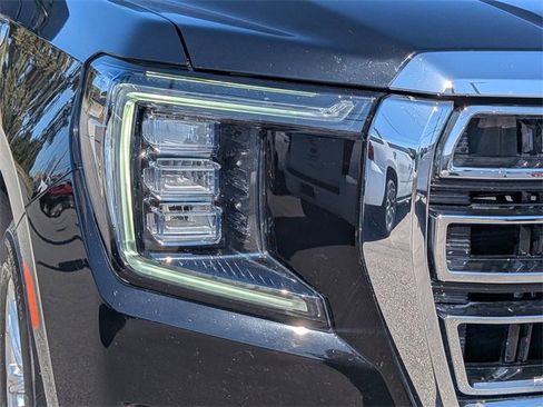 Used 2022 GMC Yukon XL SLT w/ SLT Luxury Package image 10