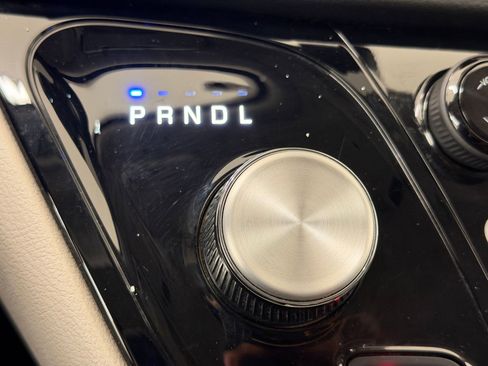 Used 2023 Chrysler Pacifica Touring-L image 22