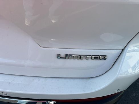 Used 2023 Jeep Grand Cherokee L Limited AWD/4WD image 9