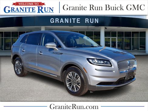 Used 2022 Lincoln Nautilus Reserve image 1