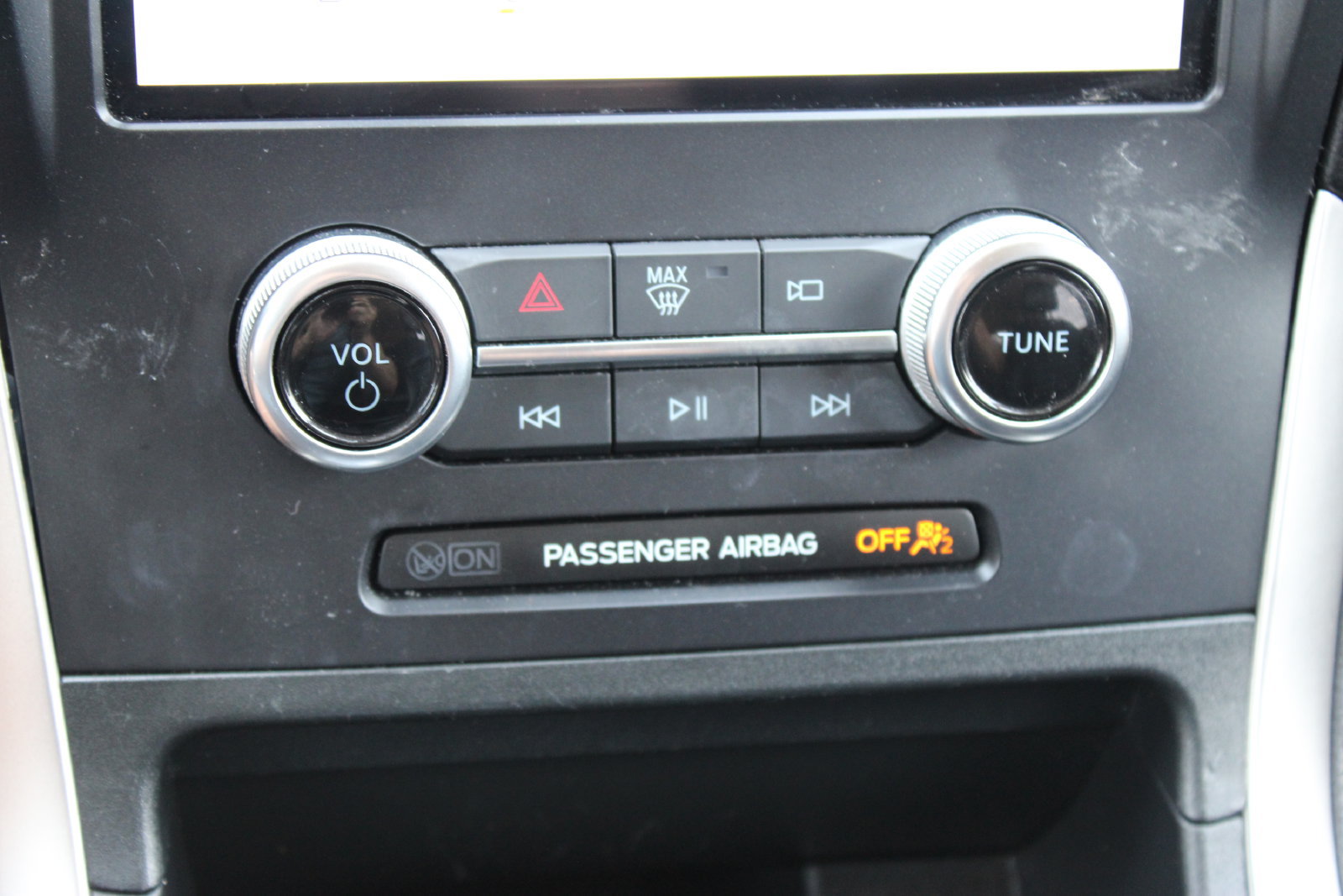 Used 2024 Ford Edge SEL AWD/4WD image 19