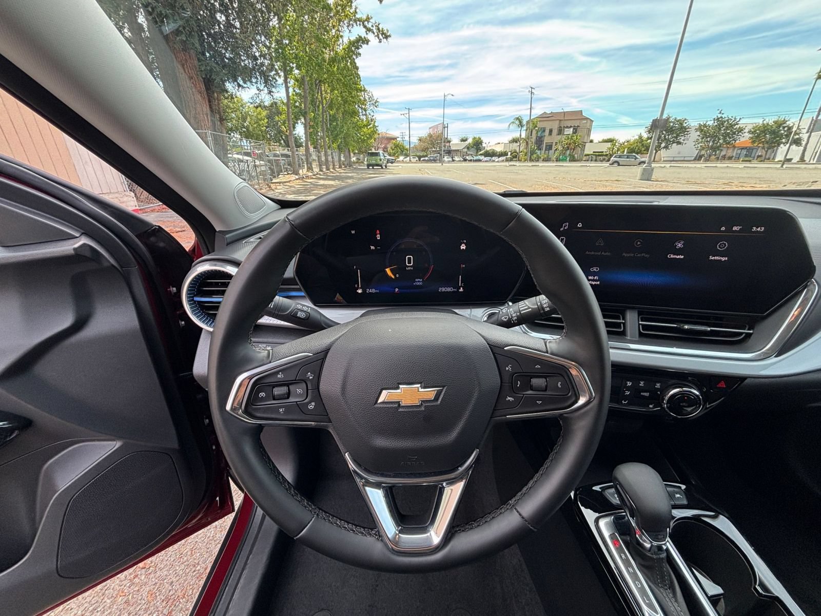 Used 2025 Chevrolet Trax LT w/ LT Convenience Package FWD image 32