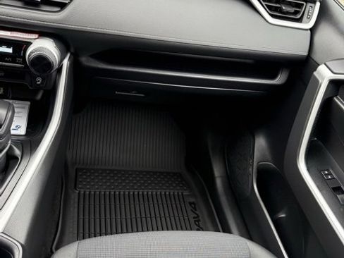 Used 2025 Toyota RAV4 LE image 32