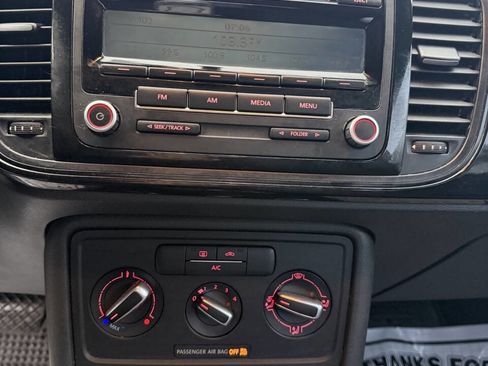 Used 2013 Volkswagen Beetle 2.5 image 18