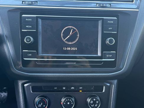 Used 2018 Volkswagen Tiguan S image 29