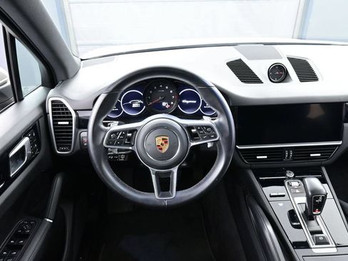 Certified 2023 Porsche Cayenne AWD/4WD image 18