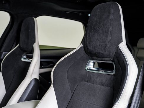 Used 2021 Jaguar F-PACE SVR image 19