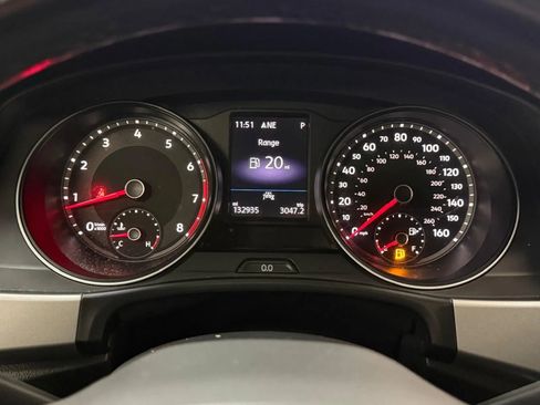 Used 2020 Volkswagen Atlas Cross Sport SE w/ Panoramic Sunroof Package FWD image 32