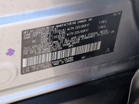 Used 2020 Toyota RAV4 XLE AWD/4WD image 36