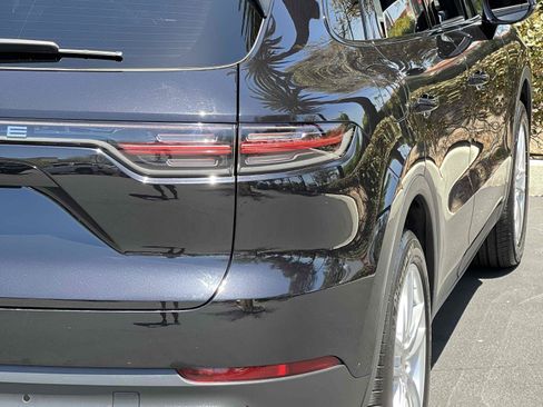 Used 2019 Porsche Cayenne w/ Premium Package AWD/4WD image 67