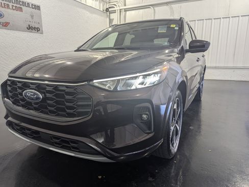 Used 2023 Ford Escape ST-Line Select w/ Tech Pack #2 image 3