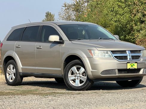 Used 2009 Dodge Journey SXT w/ Flexible Seating Group image 2