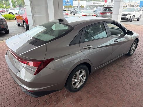 Certified 2023 Hyundai Elantra SE FWD image 9