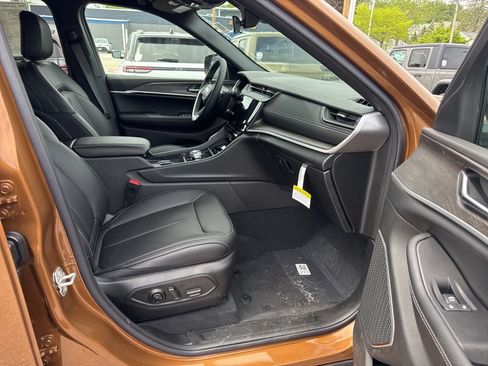 New 2026 Jeep Grand Cherokee L Limited AWD/4WD image 10