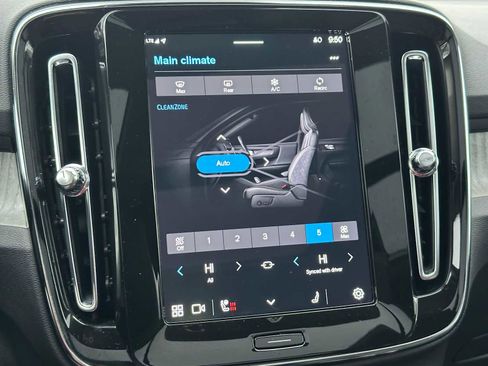 Used 2025 Volvo XC40 B5 Core w/ Protection Package Premier image 28