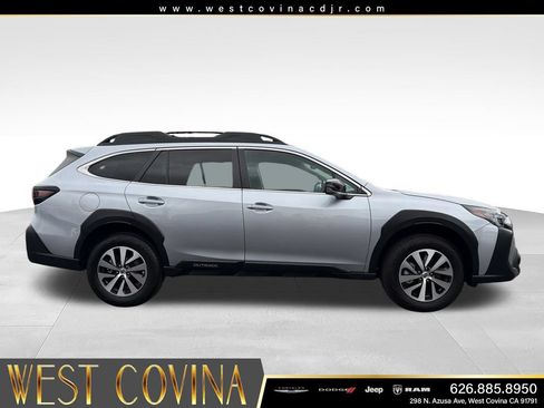 Used 2025 Subaru Outback Premium AWD/4WD image 8