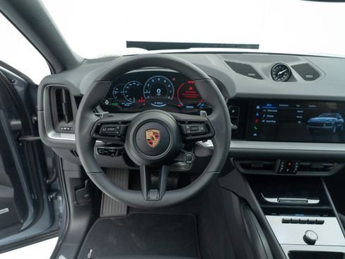 Certified 2026 Porsche Cayenne GTS AWD/4WD image 32