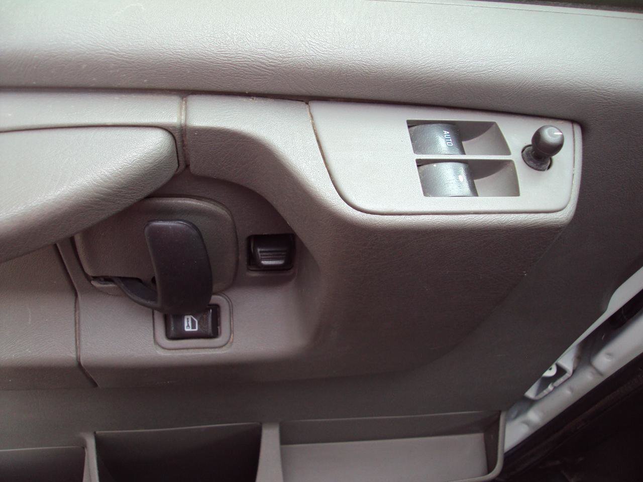 Used 2011 Chevrolet Express 3500 Extended w/ Power Package RWD image 15