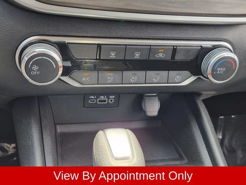 Used 2025 Nissan Altima 2.5 SV FWD image 18