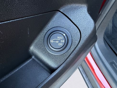 Used 2024 GMC Terrain SLT w/ Tech Package image 33