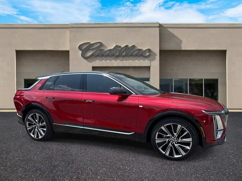 New 2026 Cadillac Lyriq Signature Luxury w/ LPO, Floor Liner Package RWD image 5