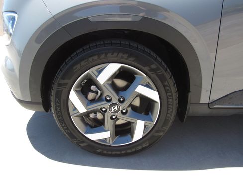 Used 2022 Hyundai Venue Limited FWD image 4