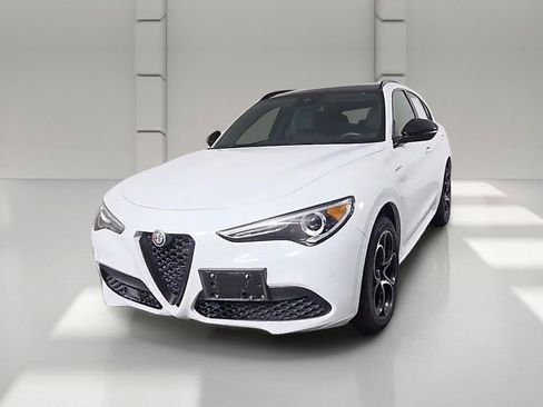 Used 2023 Alfa Romeo Stelvio Veloce AWD/4WD image 50