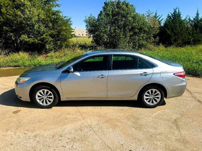 Used 2015 Toyota Camry LE FWD image 10