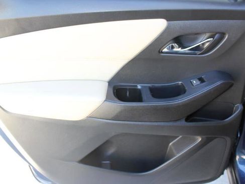 Used 2022 Chevrolet Traverse LS image 12