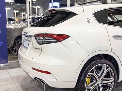 Used 2021 Maserati Levante S GranLusso image 12