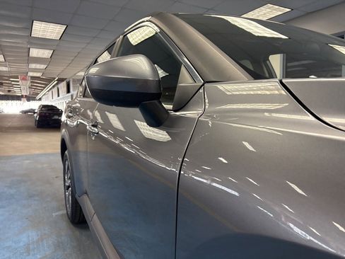 Used 2023 Nissan Rogue SV image 4