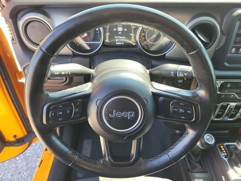 Used 2021 Jeep Gladiator Sport image 25