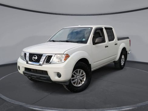 Used 2018 Nissan Frontier SV image 1