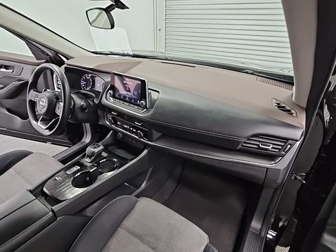 Used 2023 Nissan Rogue SV image 34