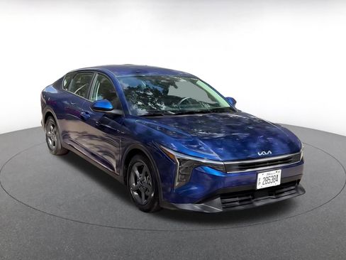 Used 2025 Kia K4 LXS image 3