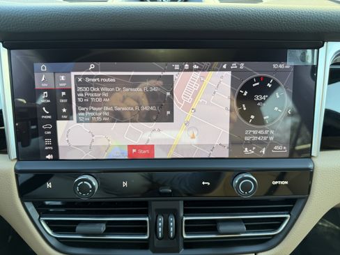 Certified 2022 Porsche Macan image 28