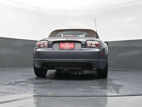Used 2006 MAZDA MX-5 Miata Grand Touring w/ Premium Pkg RWD image 32