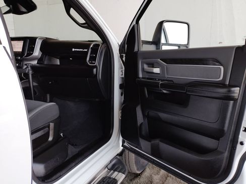 Used 2023 RAM 2500 Big Horn w/ Safety Group AWD/4WD image 10