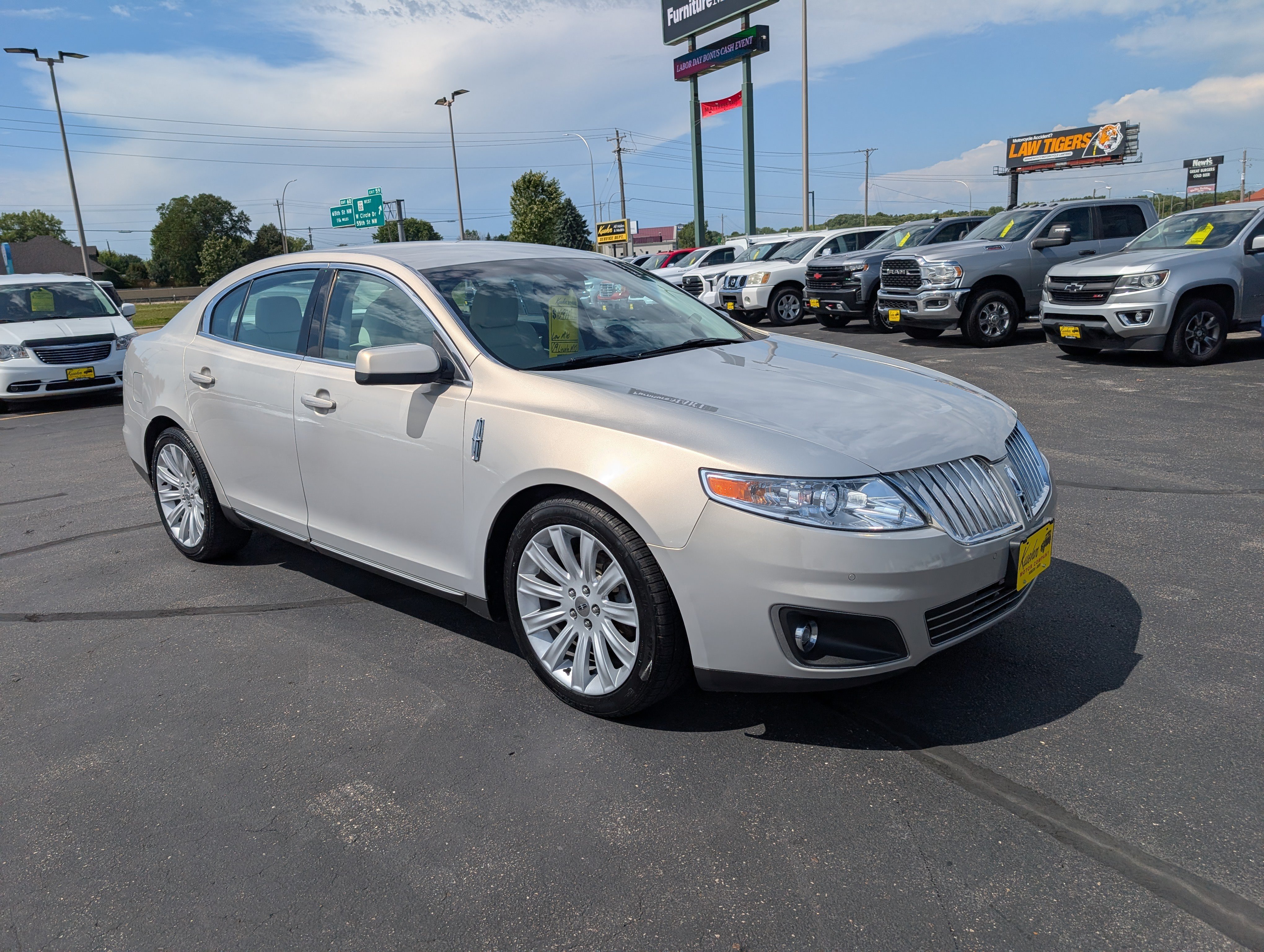 Used 2009 Lincoln MKS FWD image 2