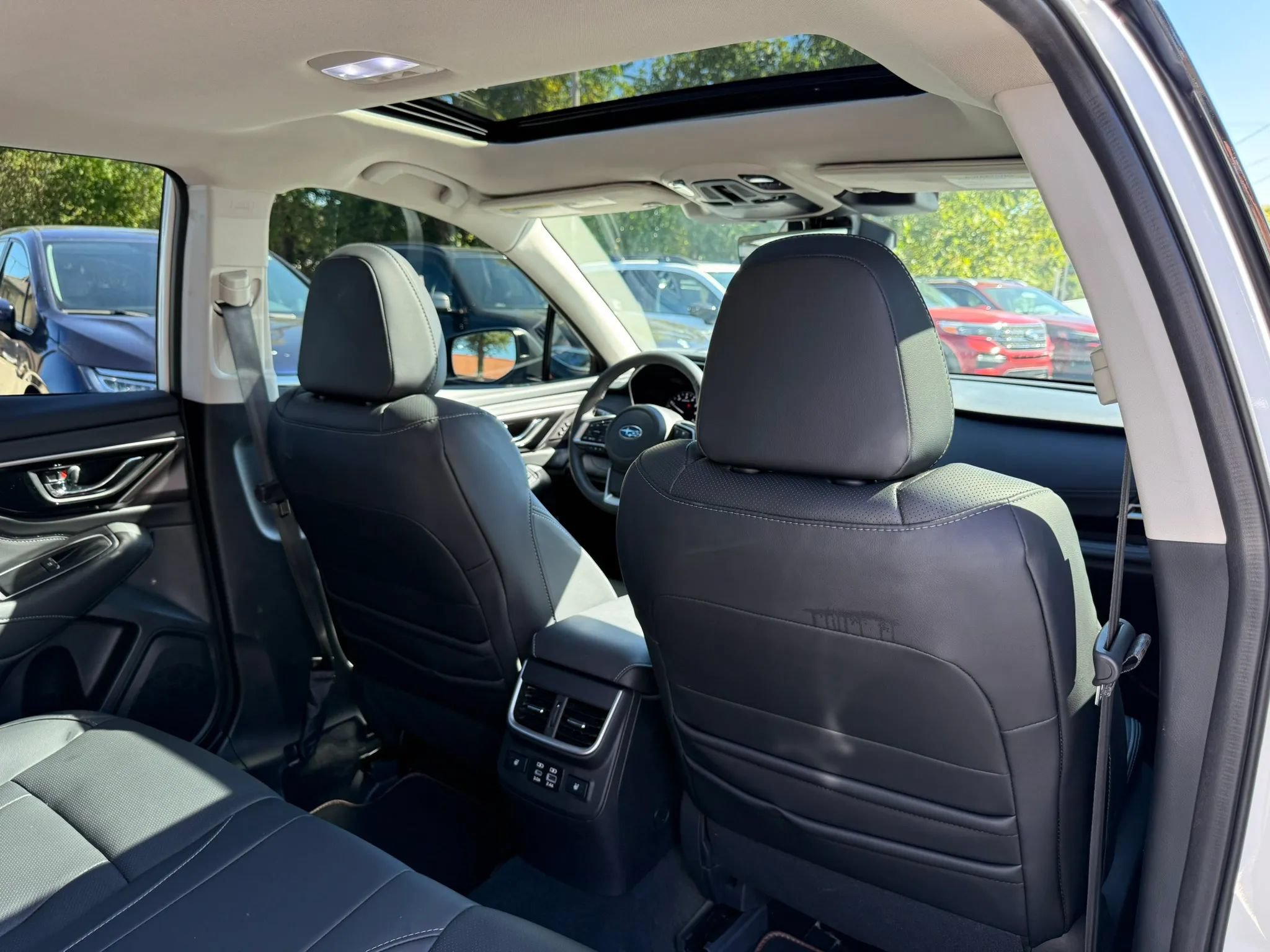 Used 2025 Subaru Outback Touring AWD/4WD image 27