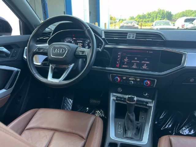 Used 2020 Audi Q3 2.0T Premium w/ Convenience Package AWD/4WD image 14